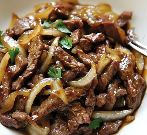 Bœuf tendre aux oignons