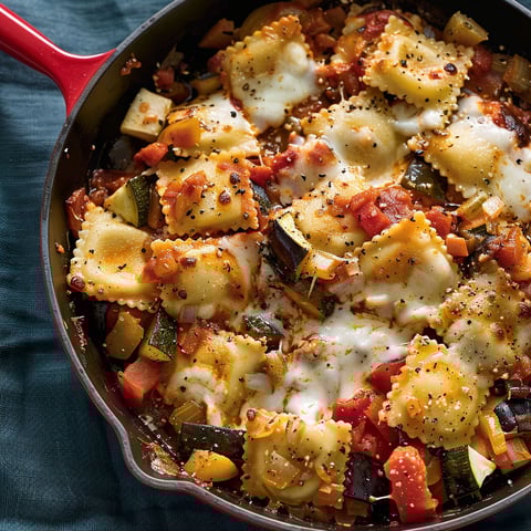 Délicieux raviolis gratinés aux légumes au four, un plat gourmand et familial.
